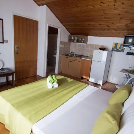 Sea View With Kitchen, Balcony& Aircon Barbat na Rabu