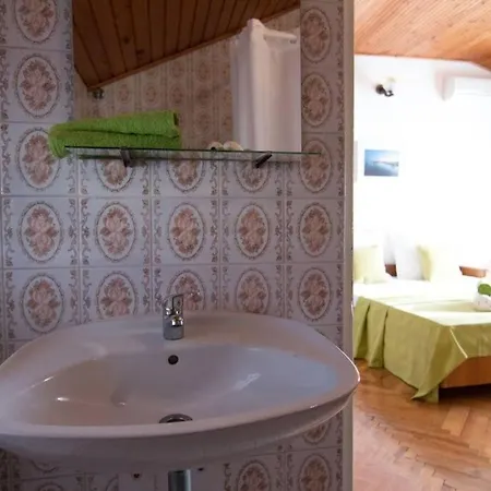 Sea View With Kitchen, Balcony& Aircon * Barbat na Rabu