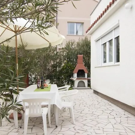 Sea View With Kitchen, Balcony& Aircon