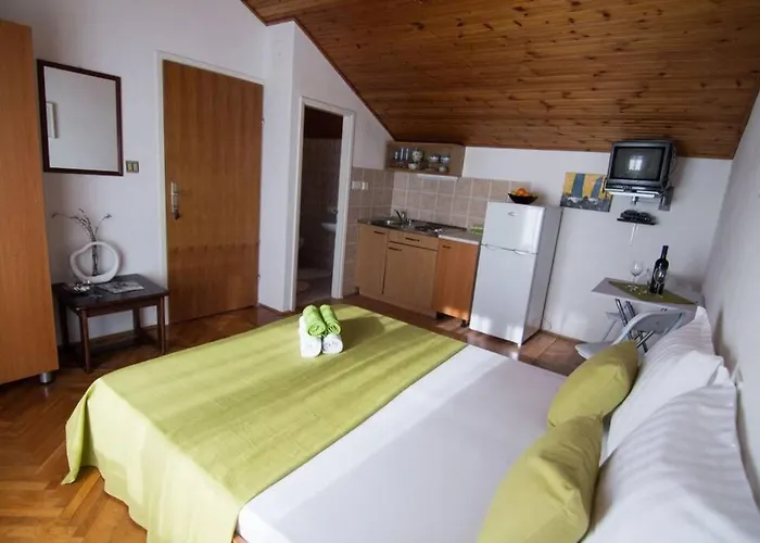 Sea View With Kitchen, Balcony& Aircon Barbat na Rabu