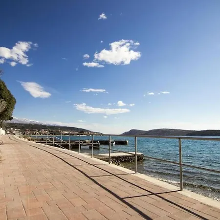 Sea View With Kitchen, Balcony& Aircon * Barbat na Rabu