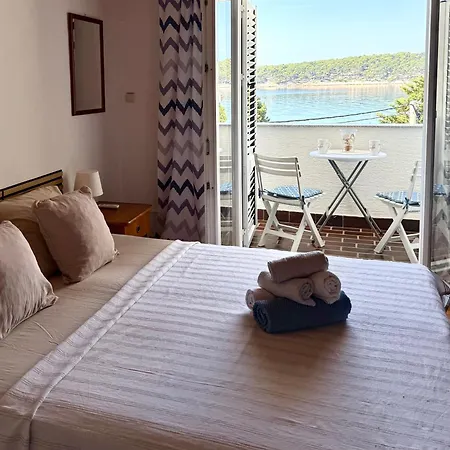 Sea View With Kitchen, Balcony& Aircon * Barbat na Rabu