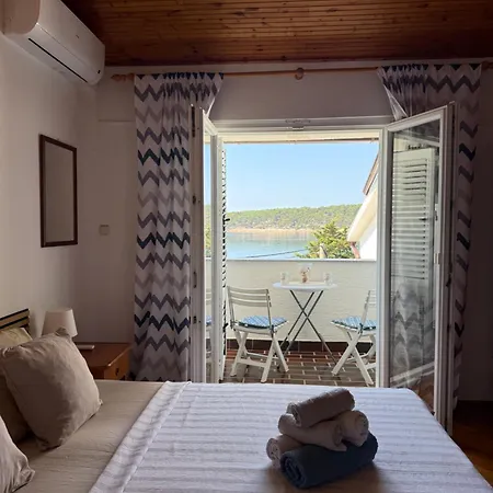 Sea View With Kitchen, Balcony& Aircon Apartman *