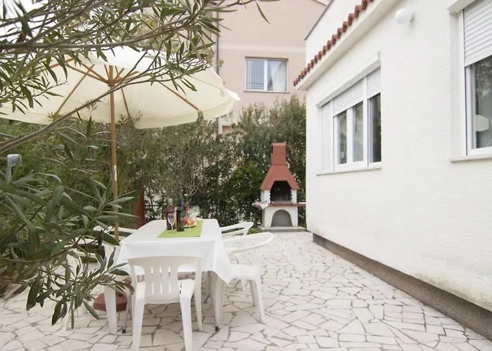 Sea View With Kitchen, Balcony& Aircon